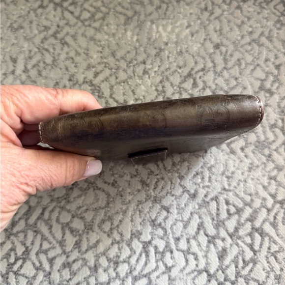 Gucci Embossed Leather Wallet - Picture 5 of 9